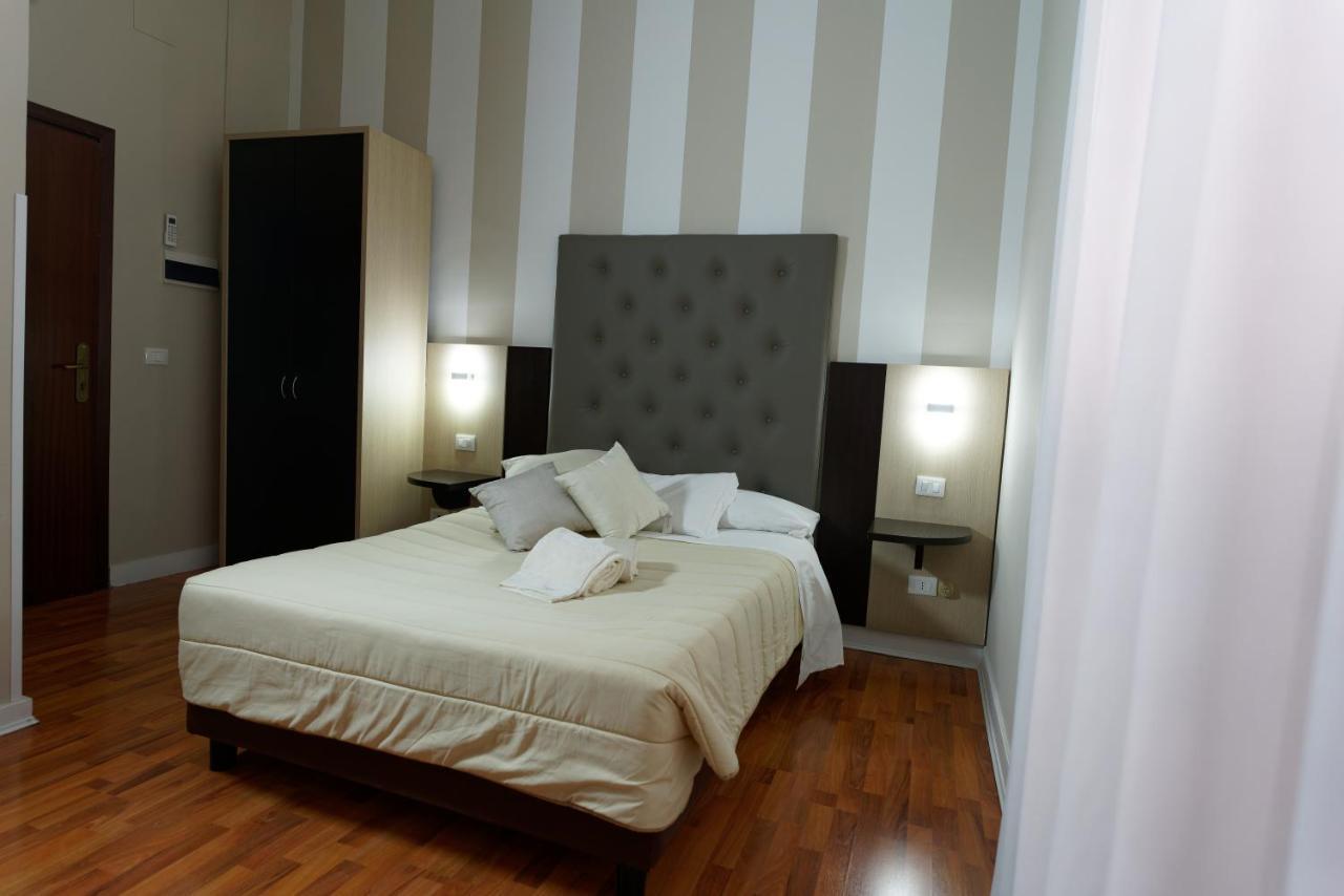Small Double Room,1385908457:JPEG
