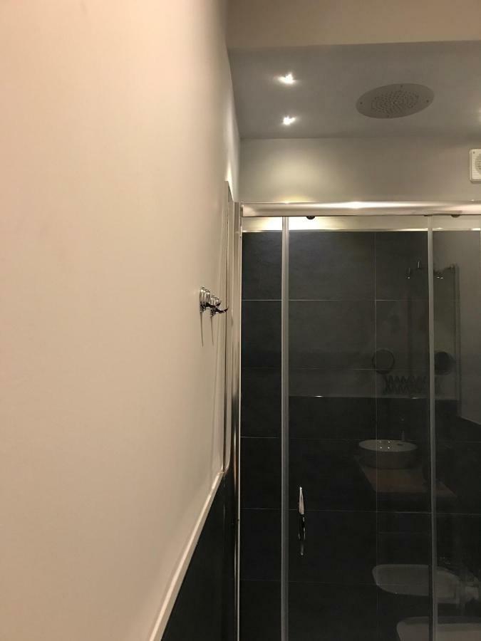 Camera Tripla