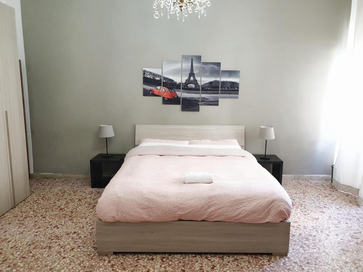 Camera Tripla Basic con Bagno in Comune