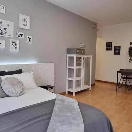 Laura Home-2