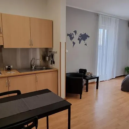 Laura Home-3